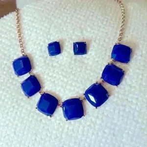 Necklace and stud set